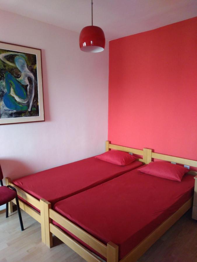 Skopje City Center Red Apartment Dış mekan fotoğraf