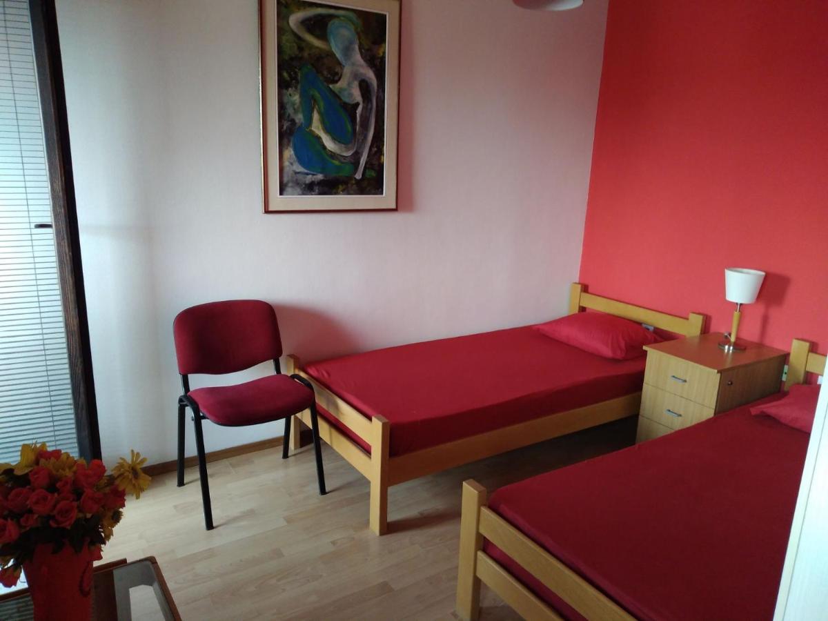 Skopje City Center Red Apartment Dış mekan fotoğraf