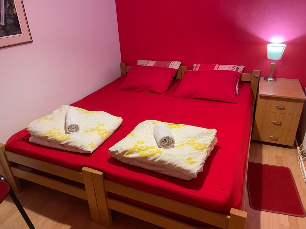 Skopje City Center Red Apartment Dış mekan fotoğraf